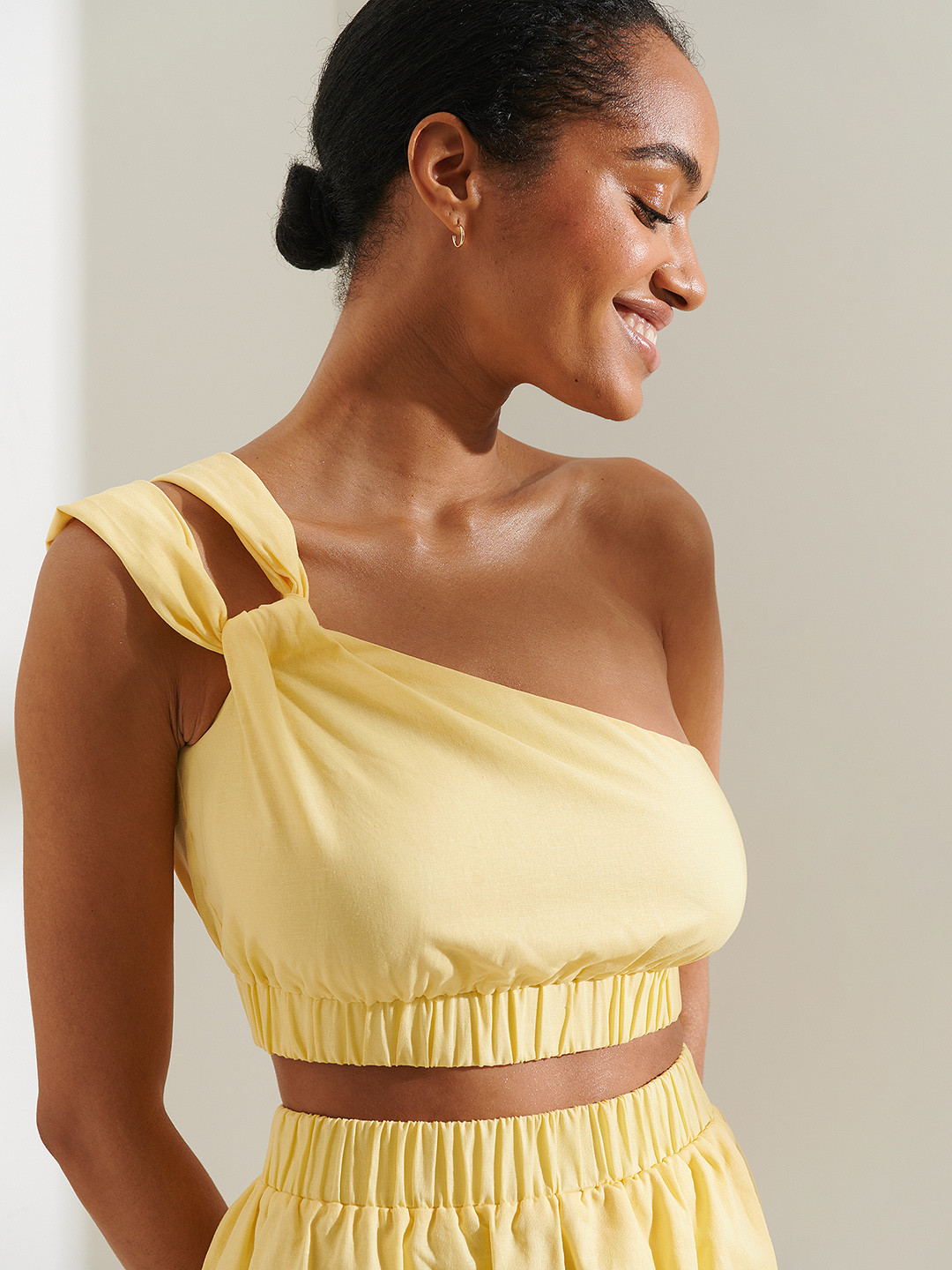 

NA-KD Yellow One Shoulder Top