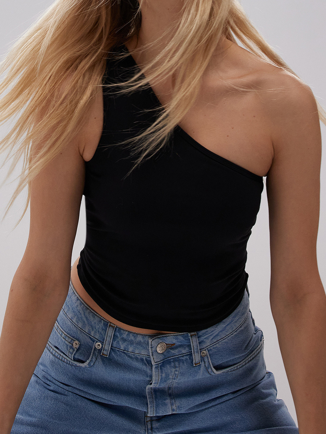 

NA-KD Women Black Solid One Shoulder Crop Top