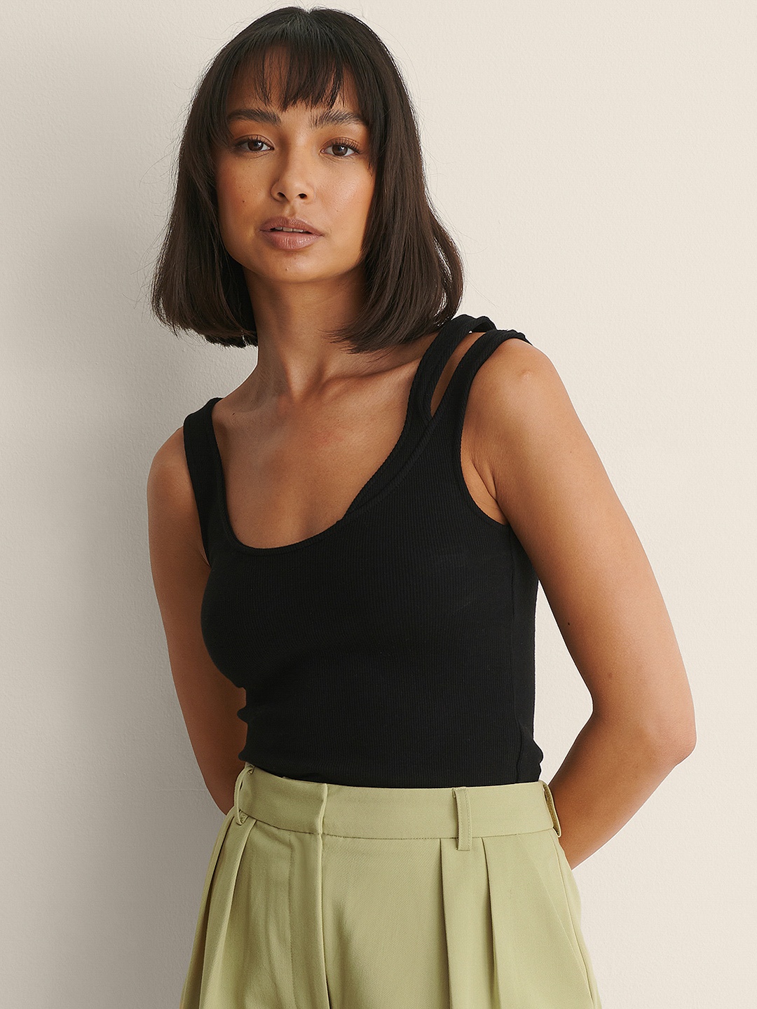 

NA-KD Women Black Solid Tank Top