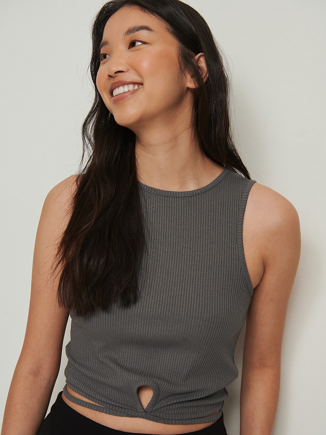 

NA-KD Grey Solid Top with Tie-Up