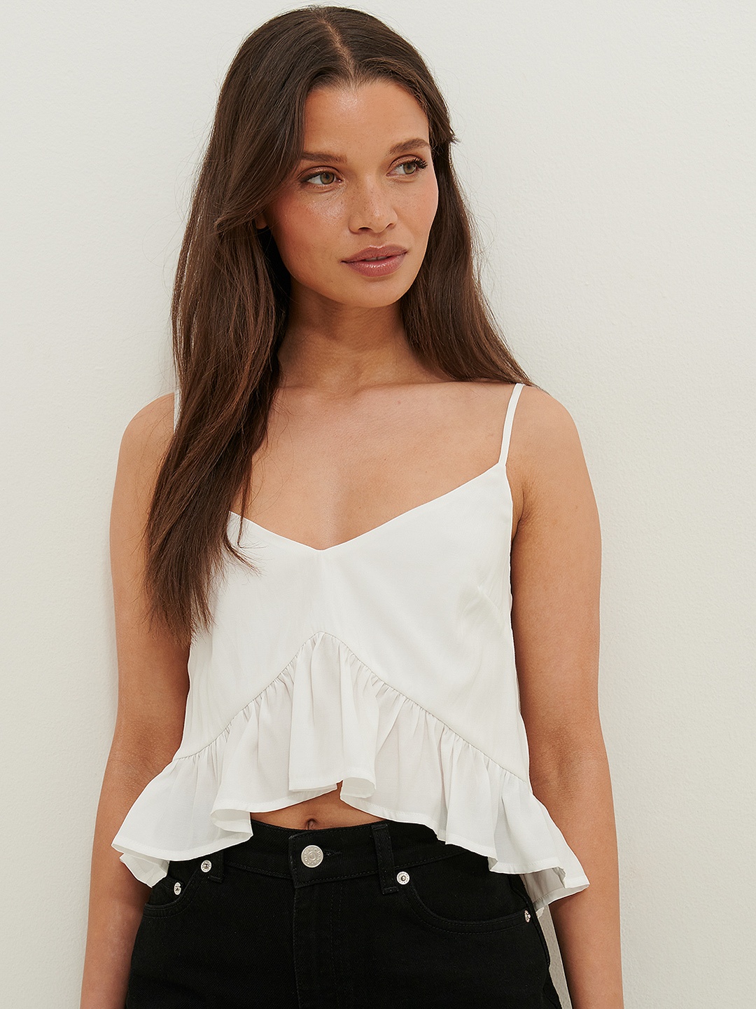 

NA-KD X ANIKA TELLEN White Ruffles Peplum Crop Top