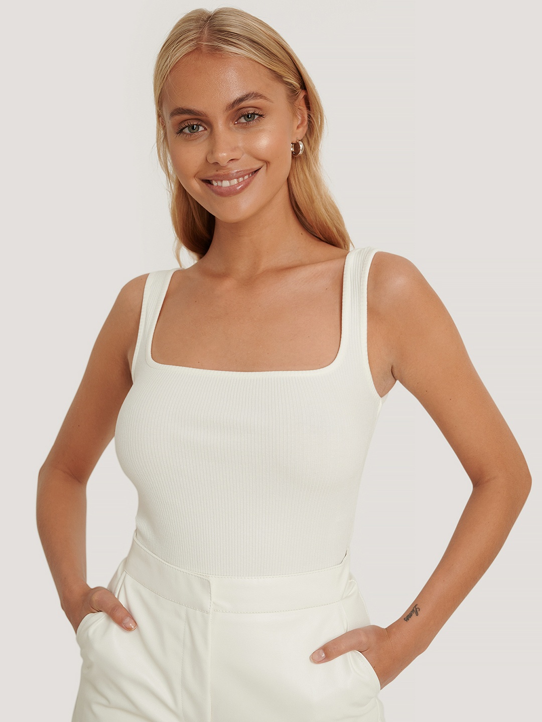 

NA-KD White Solid Ribbed Top