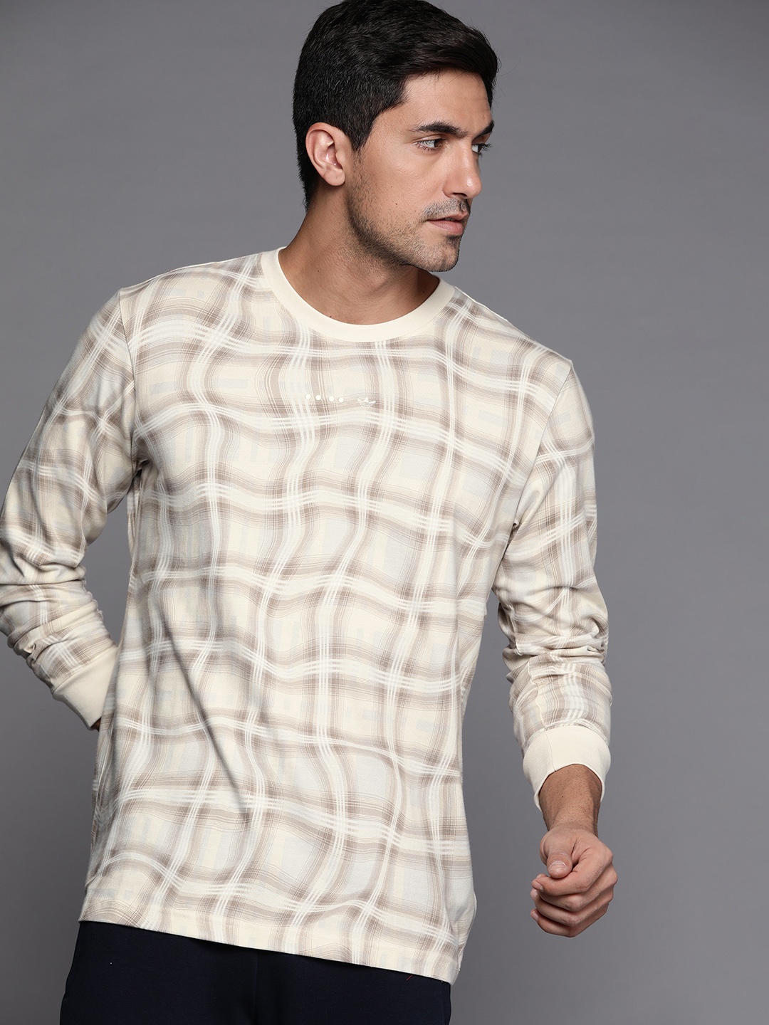 

ADIDAS Originals Men White & Beige NMD REVEAL ALLOVER PRINT LONG SLEEVE TEE T-Shirt