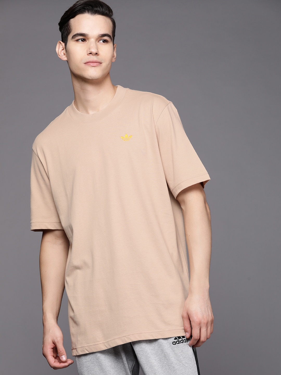 

ADIDAS Originals Men Beige Pure Cotton Back Print Loose T-shirt