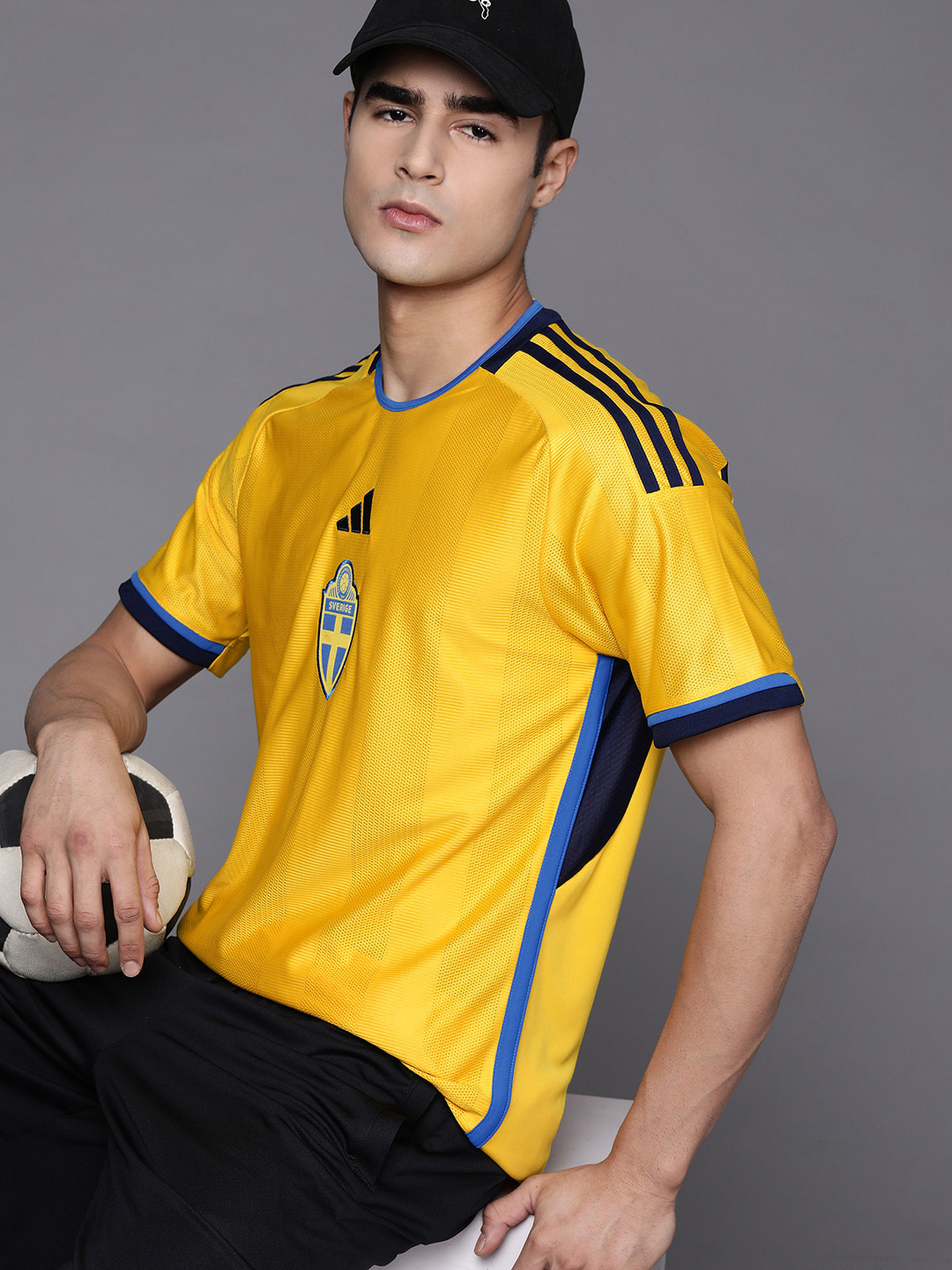 

ADIDAS Men Yellow & Blue Brand Logo Printed Applique FIFA WC Football Sweden SVFF Jersey