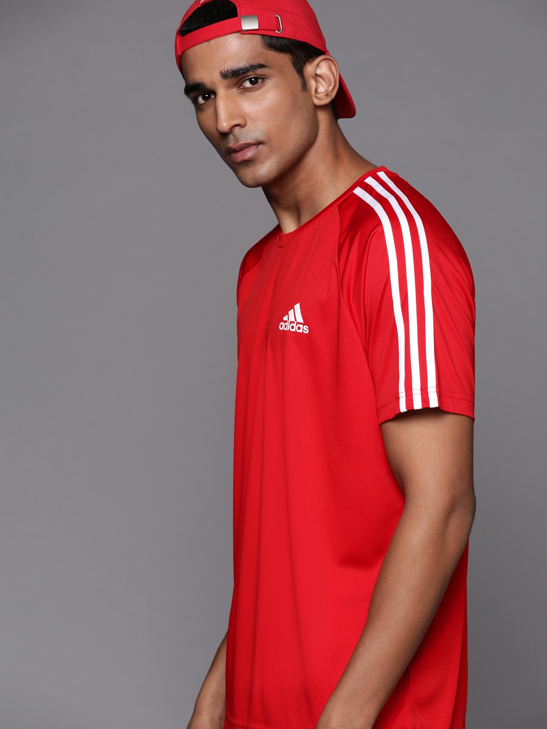 

ADIDAS Men Red Aeroready Sereno 3-Stripes T-shirt