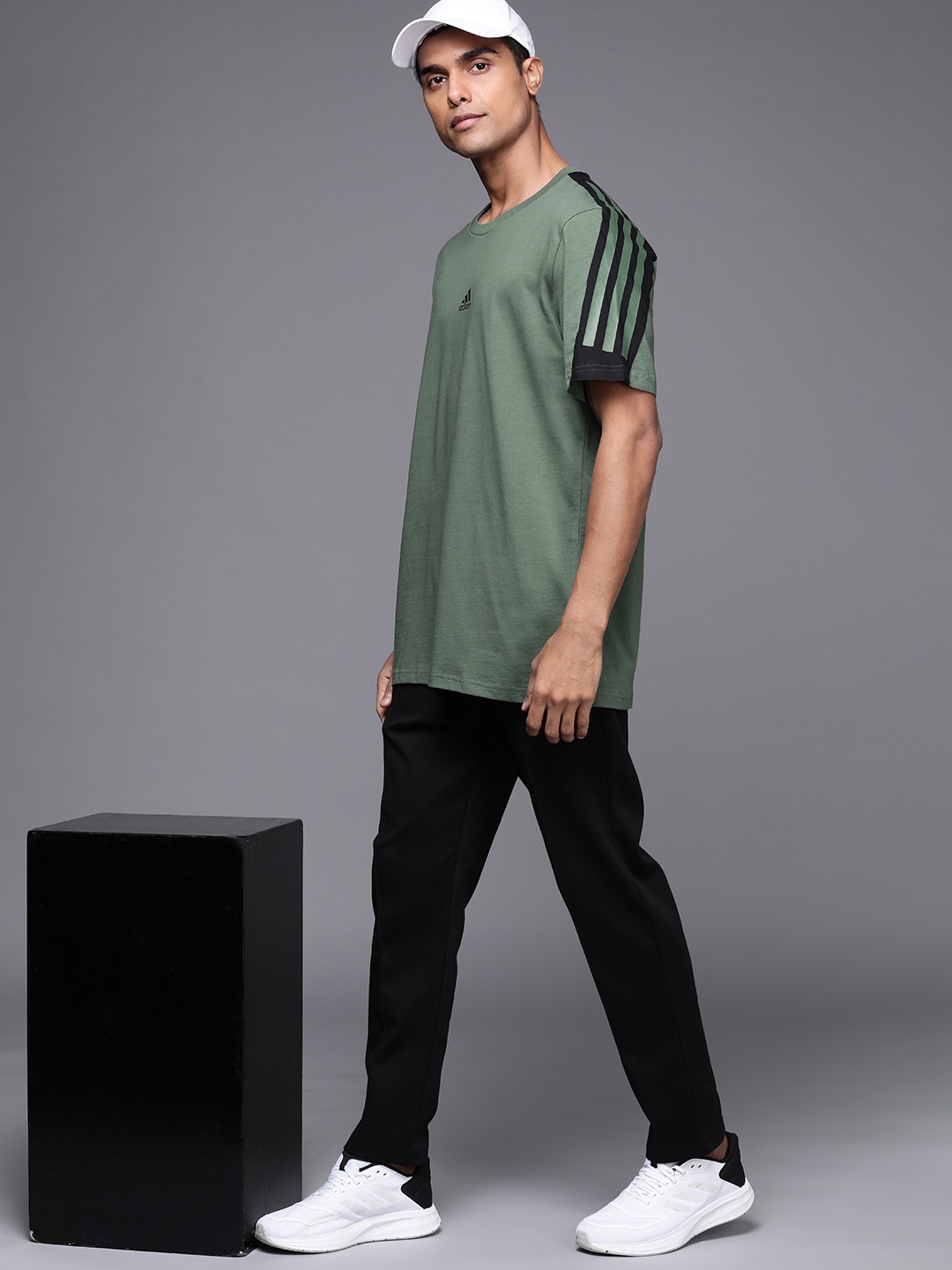 

ADIDAS Men Green M FI 3S Solid Pure Cotton T-shirt