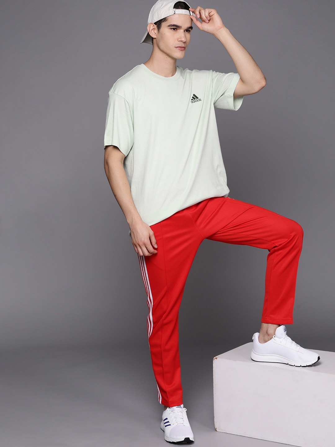 

ADIDAS Men Green SL Brand Logo Printed Drop-Shoulder Sleeves Pure Cotton Oversized T-shirt