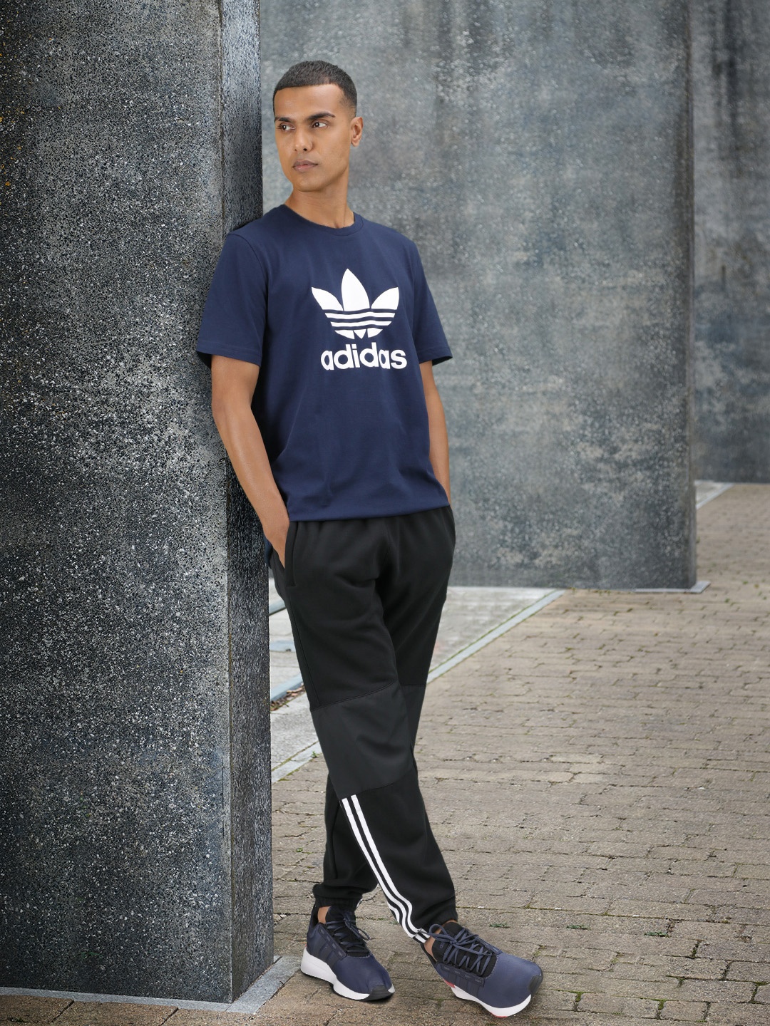 

ADIDAS Originals Men Navy Blue & White Pure Cotton Trefoil Brand Logo Print T-shirt