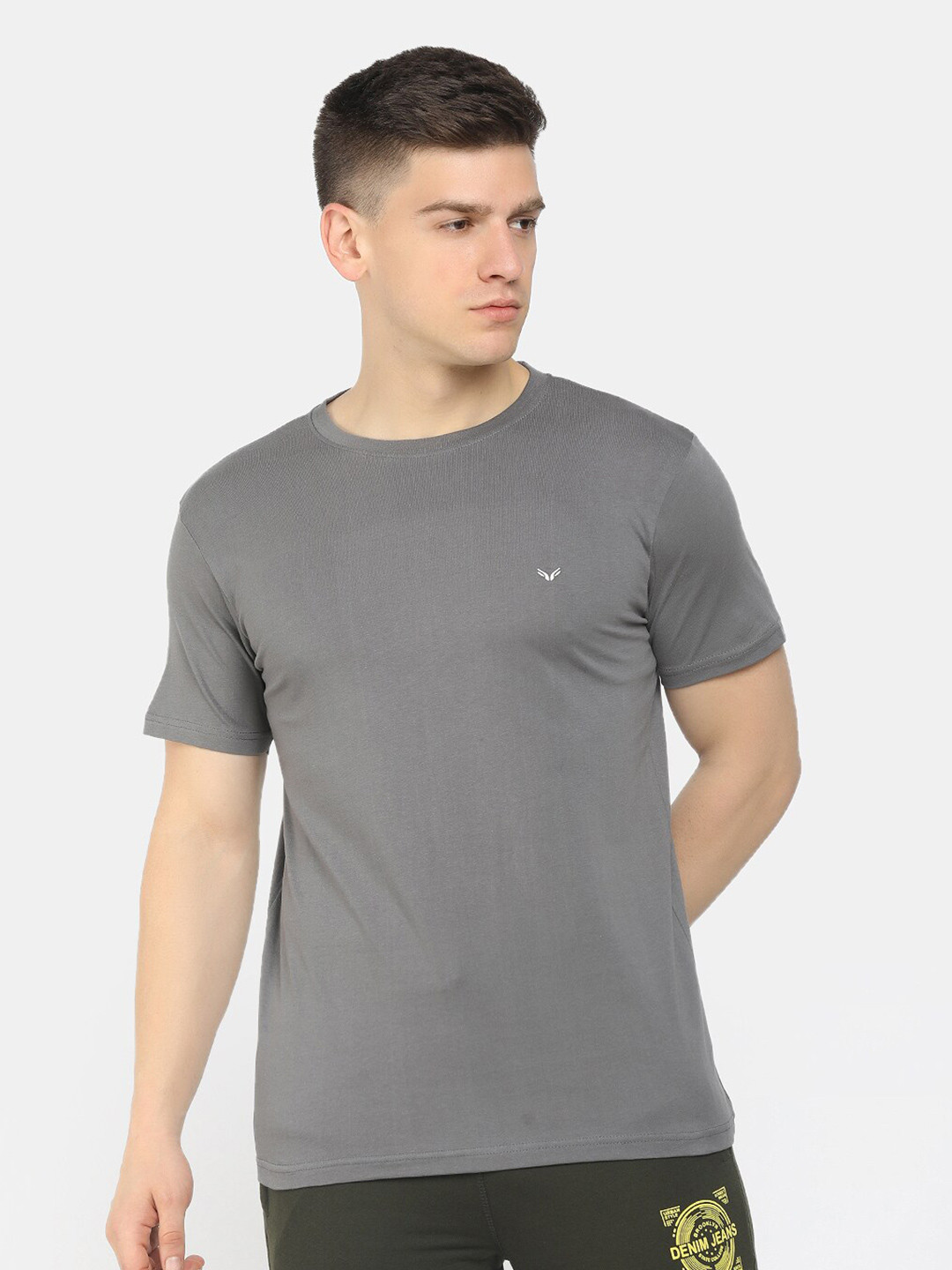 

V-Mart Men Grey Applique T-shirt
