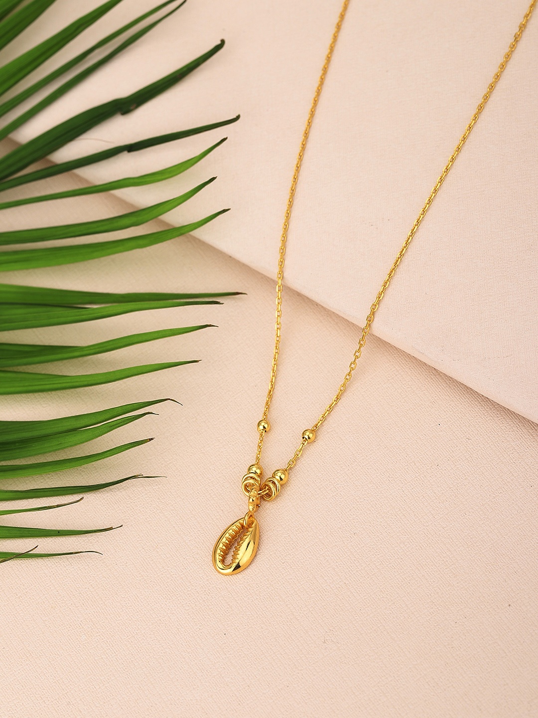 

Carlton London Gold-Plated Coffee Bean Shell Shaped Necklace