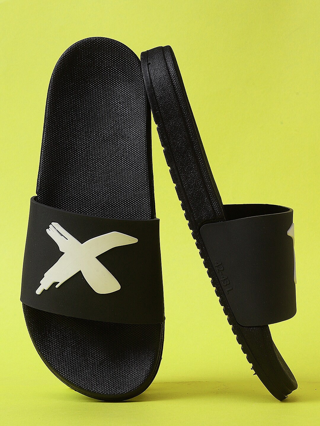 

Pampy Angel Men Black & White Printed Rubber Sliders