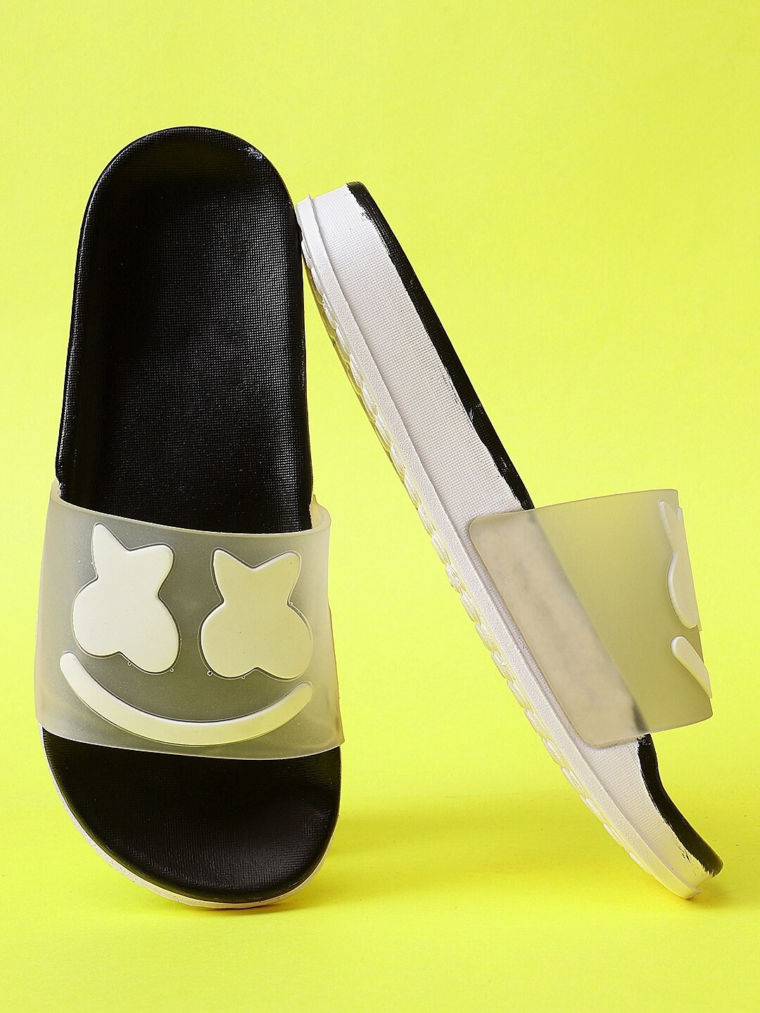 

Pampy Angel Women Black & White Printed Rubber Sliders
