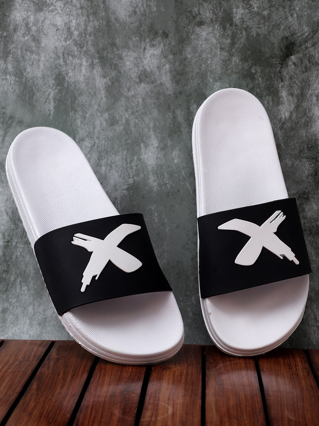 

Pampy Angel Men White & Black Printed Rubber Sliders