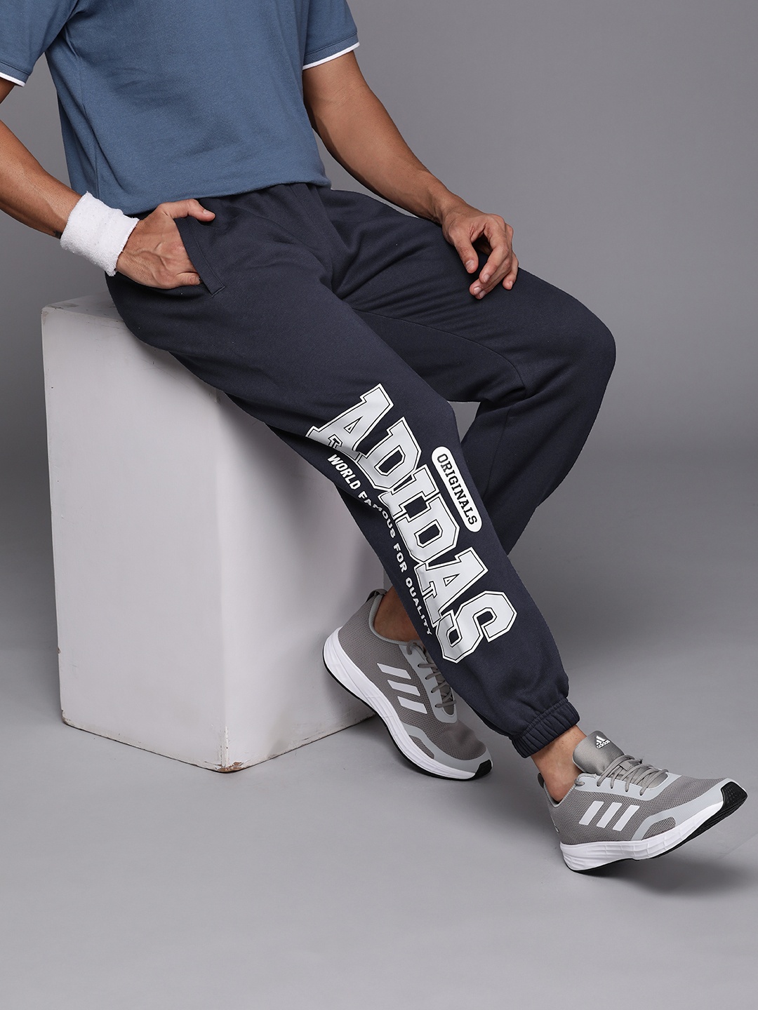 

ADIDAS Originals Men Navy Blue Relaxed Fit Printed Sweat Joggers