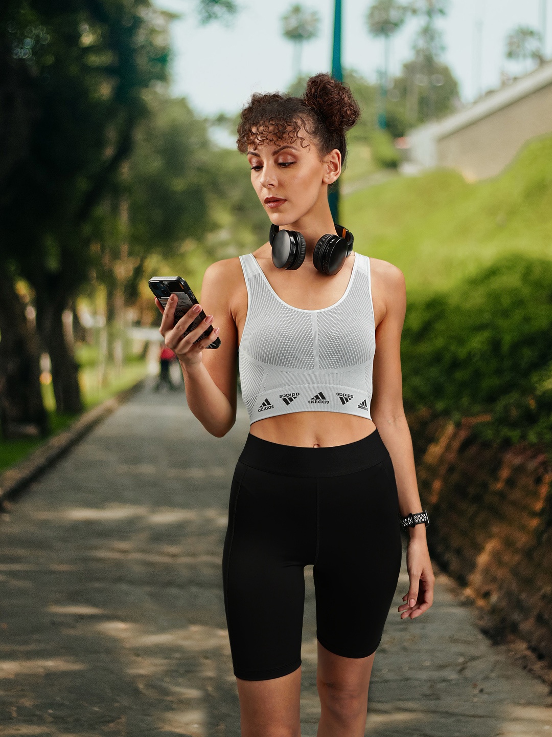 

ADIDAS Blue & Grey Solid Aeroknit Light-Support Training Sports Bra