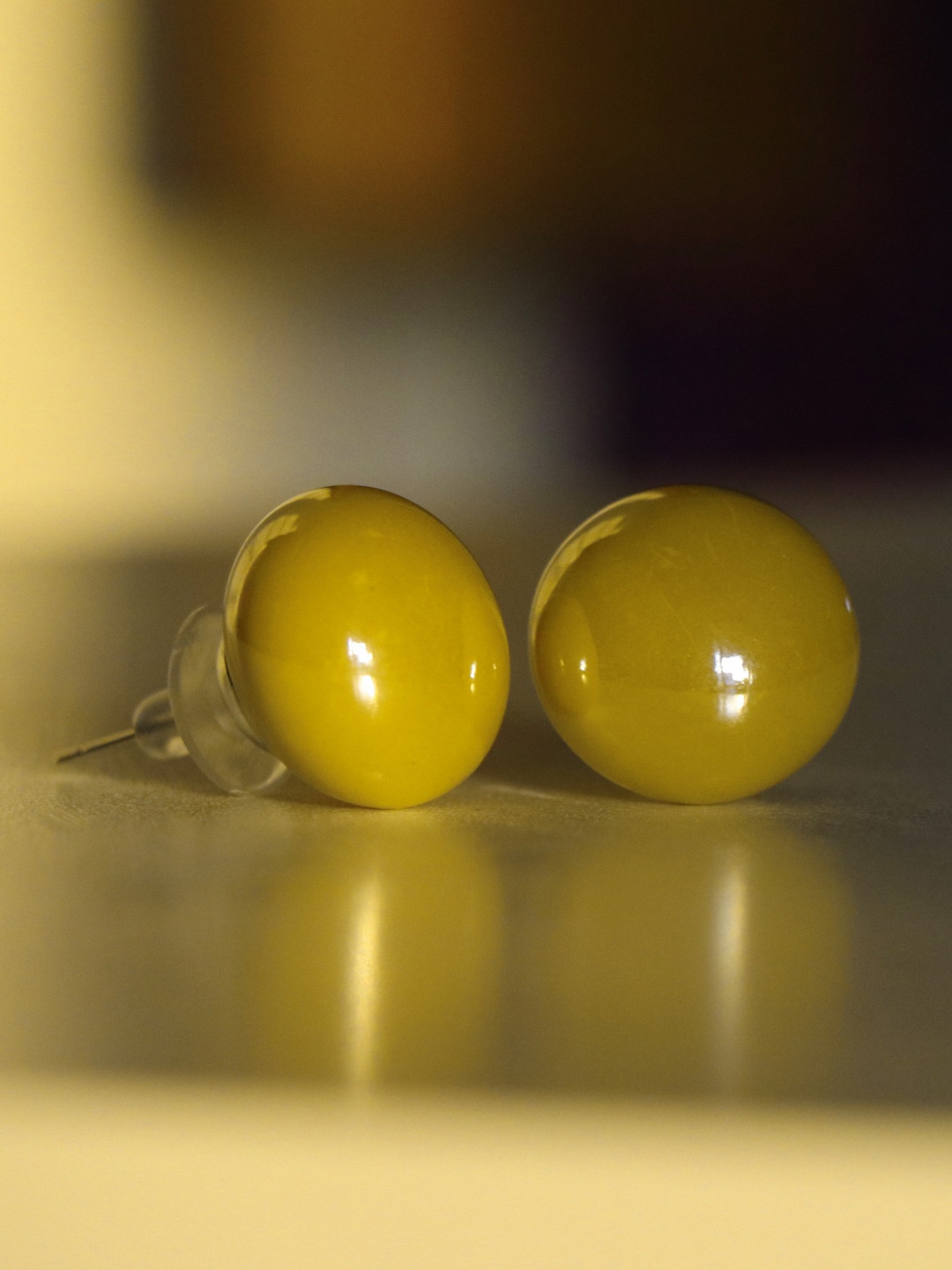 

Ishhaara Yellow Oval Studs Earrings