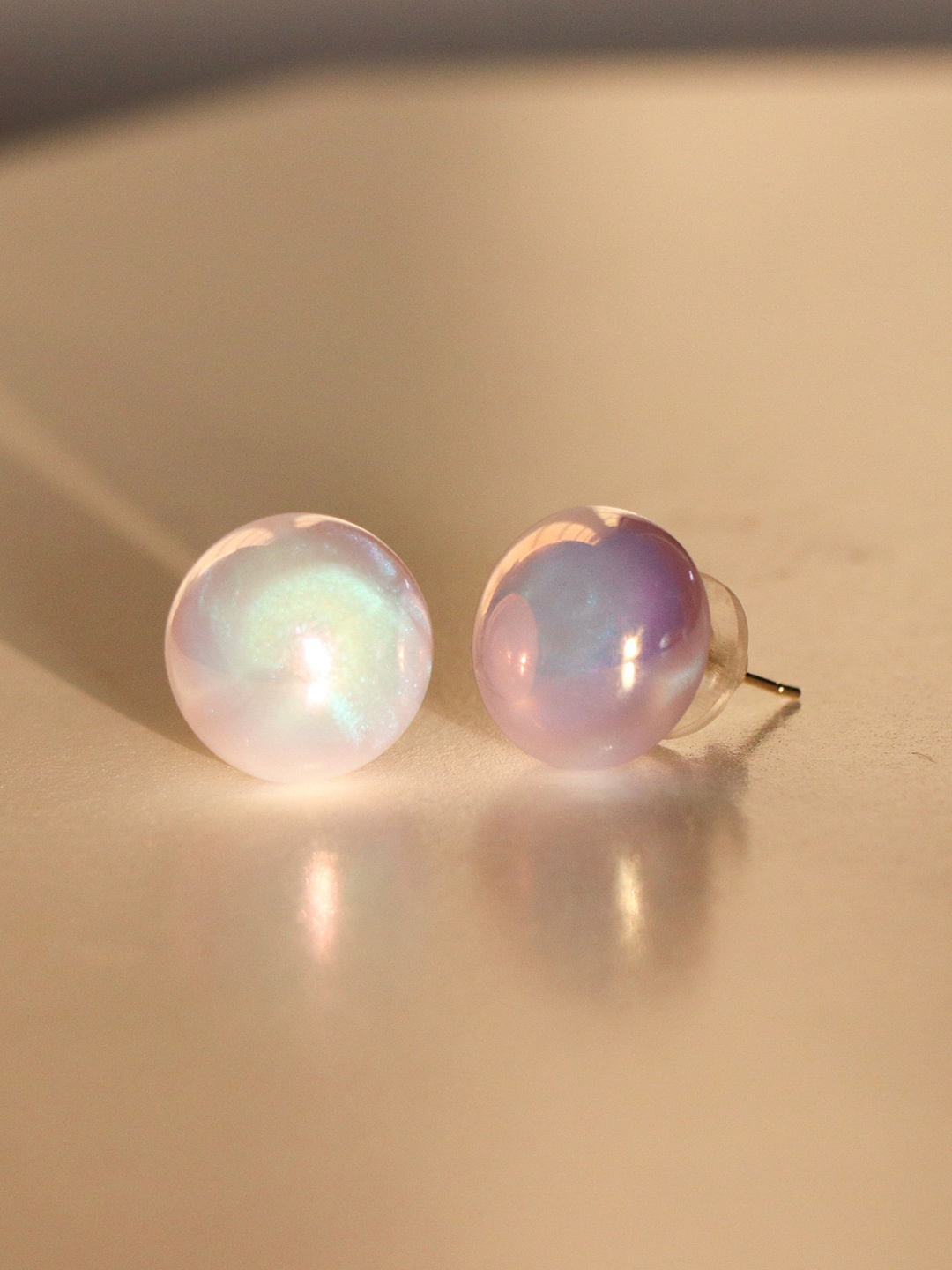 

Ishhaara Violet Oval Studs Earrings