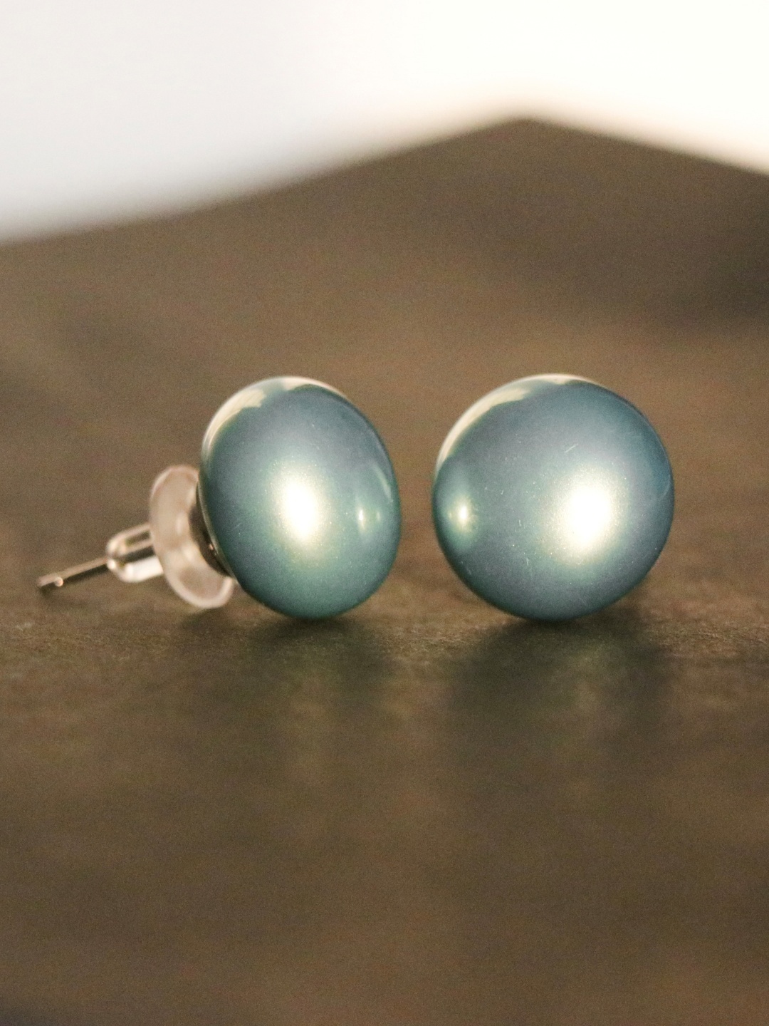 

Ishhaara Blue Oval Studs Earrings