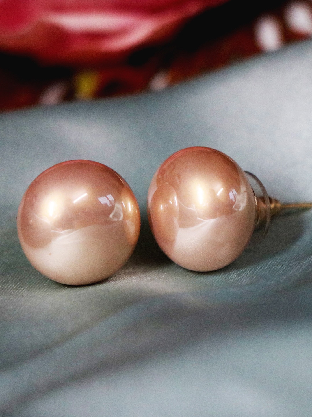 

Ishhaara Pink Oval Studs Earrings