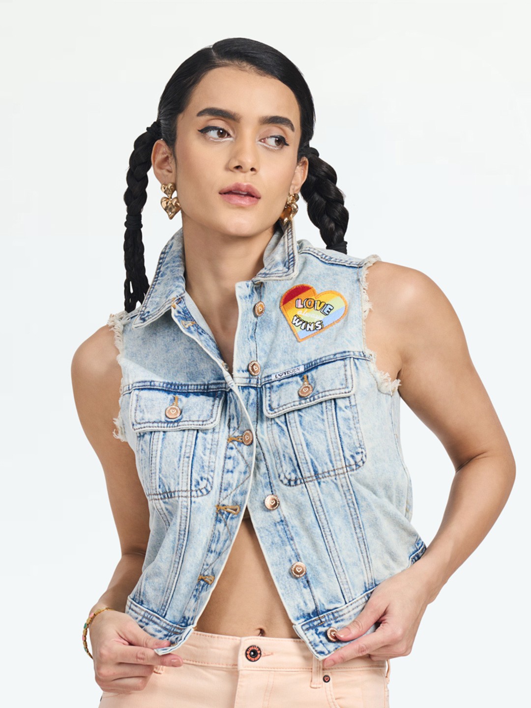 

LOVEGEN Women Blue Washed Checked Crop Denim Jacket with Embroidered