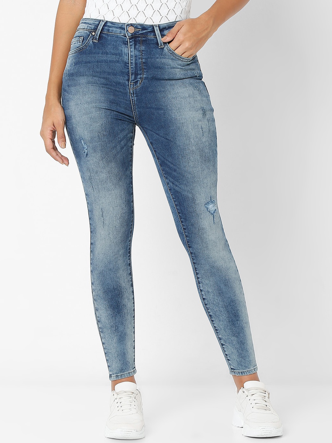 

SPYKAR Women Blue Super Skinny Fit Low Distress Heavy Fade Jeans