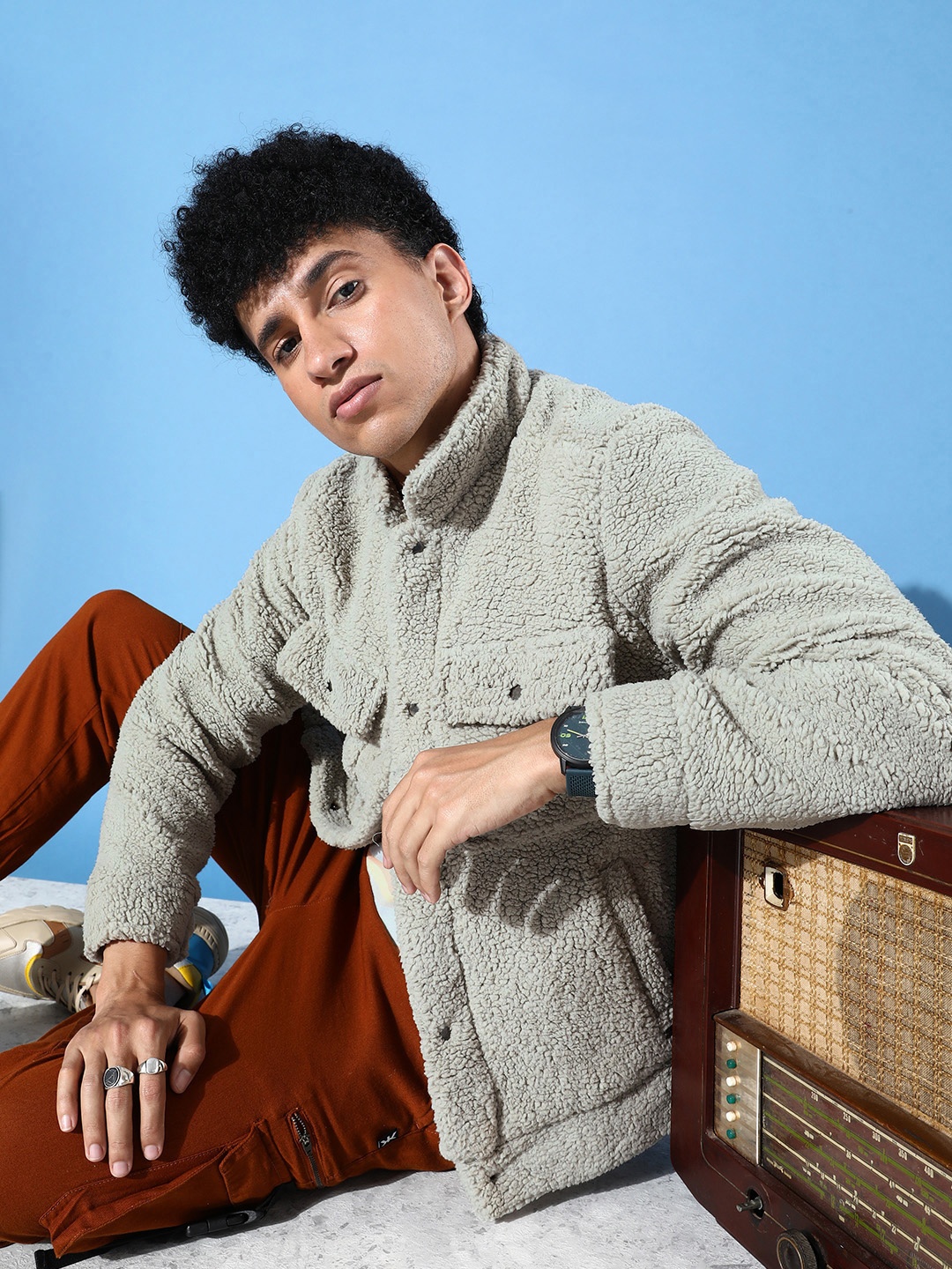 

The Roadster Lifestyle Co. Men Grey Solid Stand-Collar Tailored Jacket