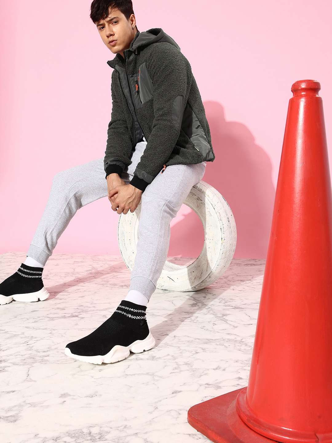 

Roadster Men Charcoal Grey Solid Hooded Tailored Jacket With Elbow Patches & Zip Detail