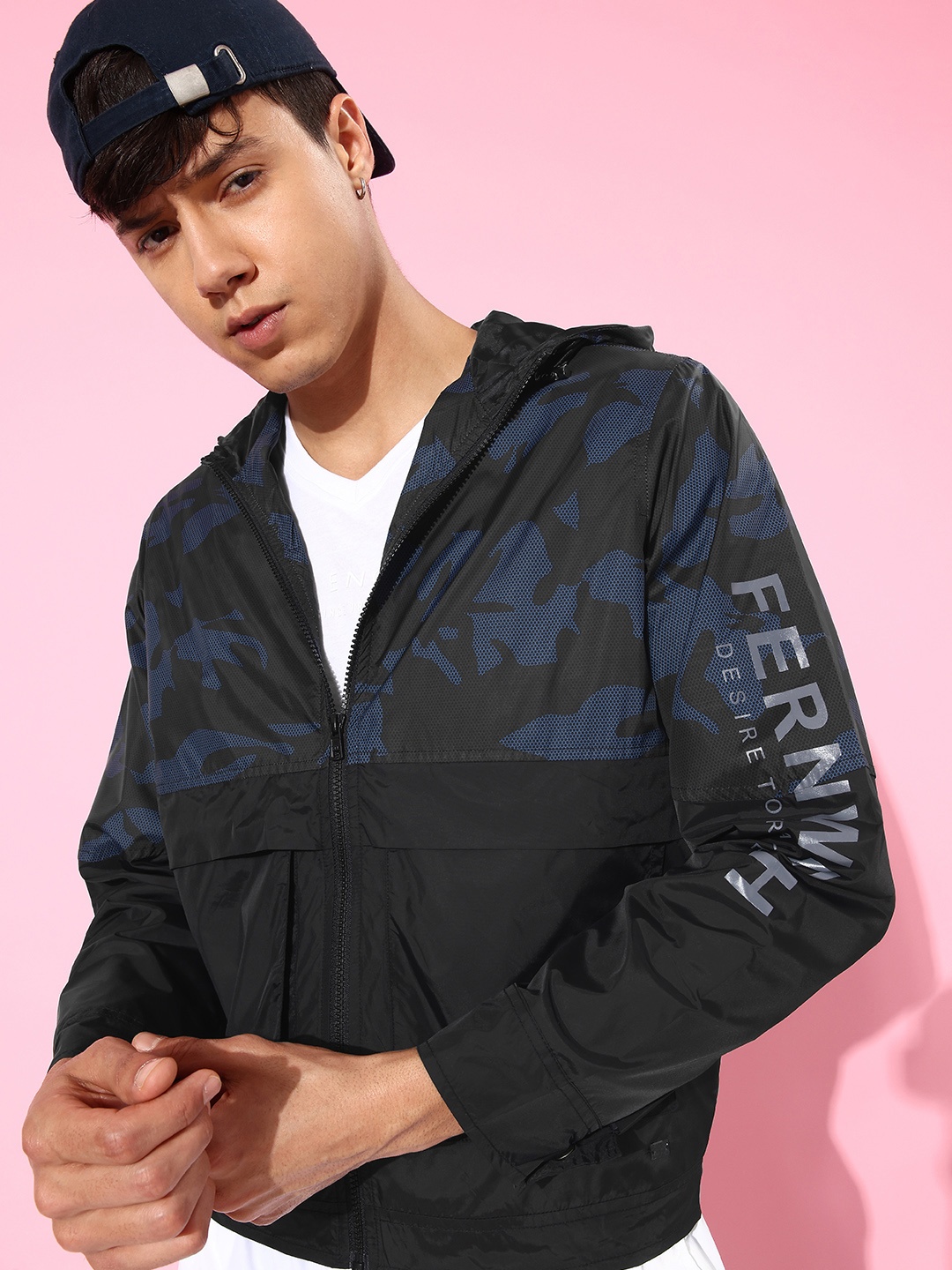 

The Roadster Lifestyle Co. Men Printed Hooded Sporty Jacket, Navy blue