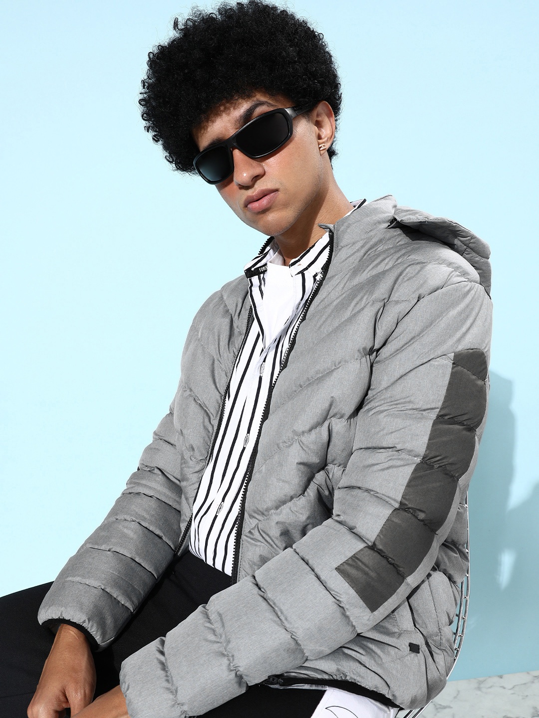 

The Roadster Lifestyle Co. Men Grey Solid Hooded Puffer Jacket