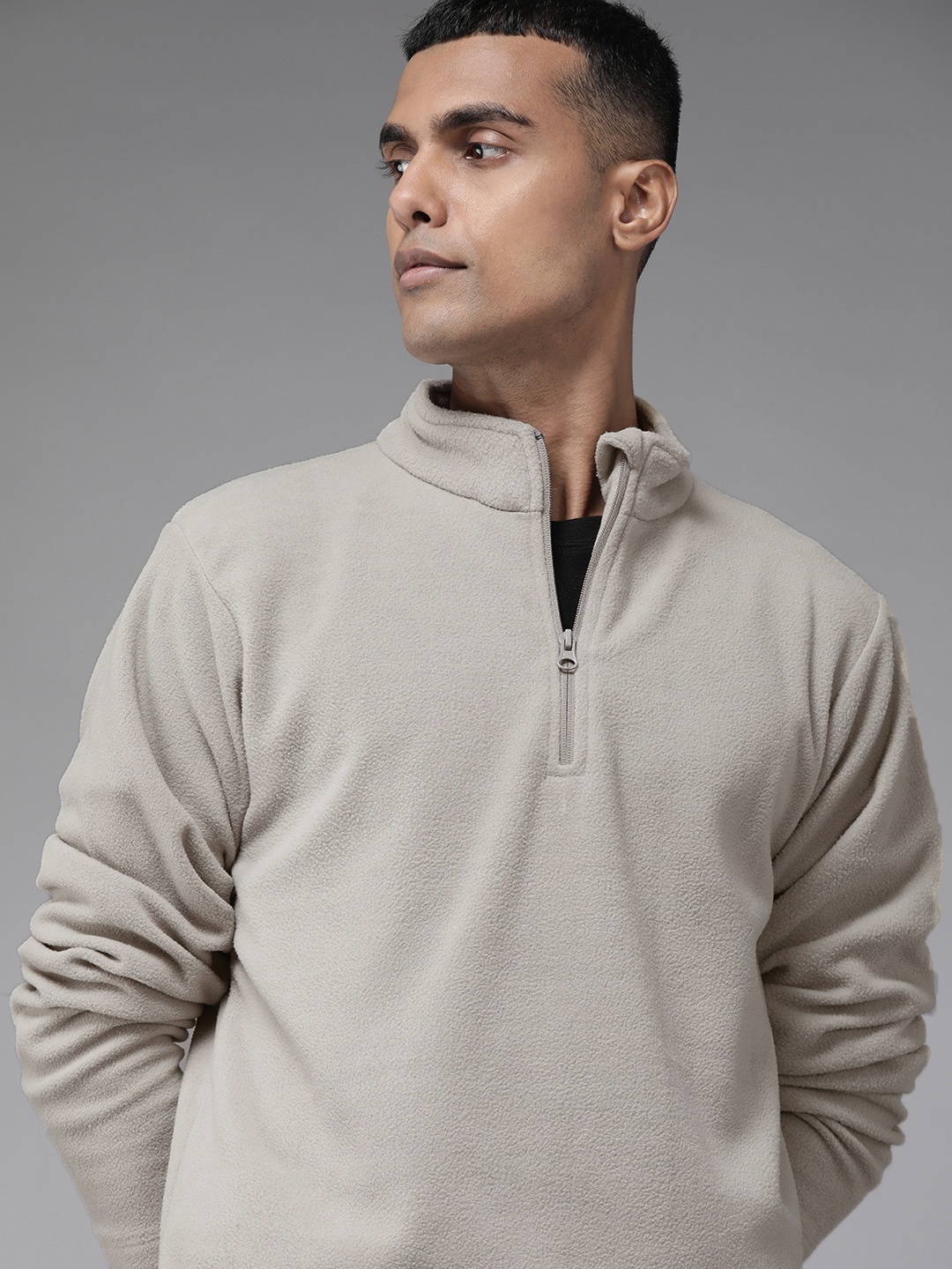 

The Roadster Lifestyle Co. Men Grey Solid Mock Collar Sweatshirt