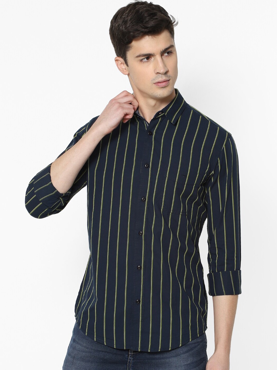 

Celio Men Green Slim Fit Striped Casual Shirt