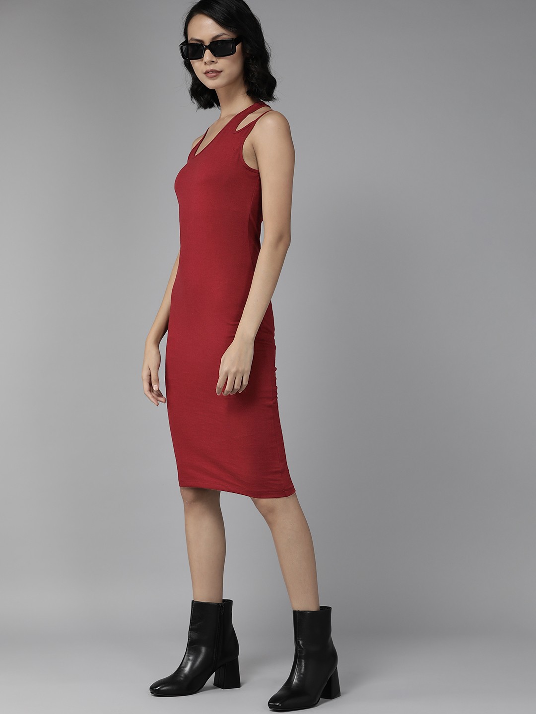 

The Roadster Lifestyle Co. Maroon Solid Cut-Out Bodycon Dress