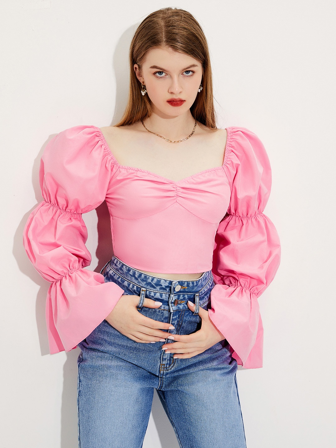 

URBANIC Women Pink Sweetheart Neck Crop Top