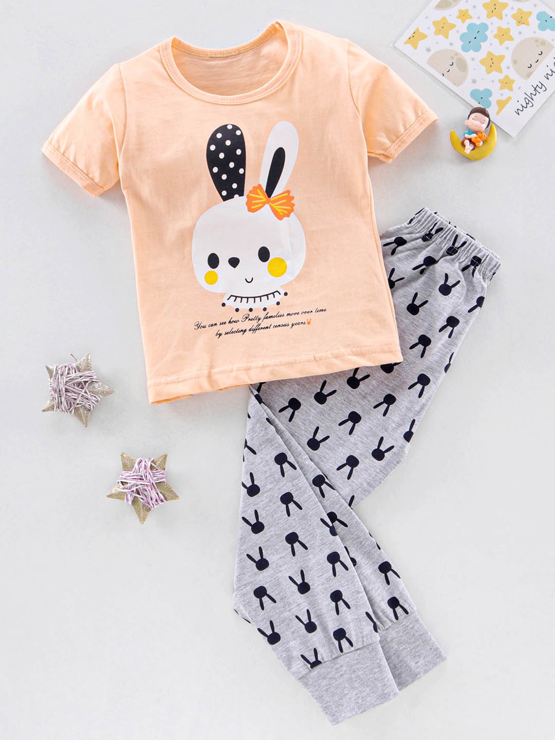 

The Boo Club Unisex Kids Orange & Grey Printed Pure Cotton T-shirt with Pyjamas