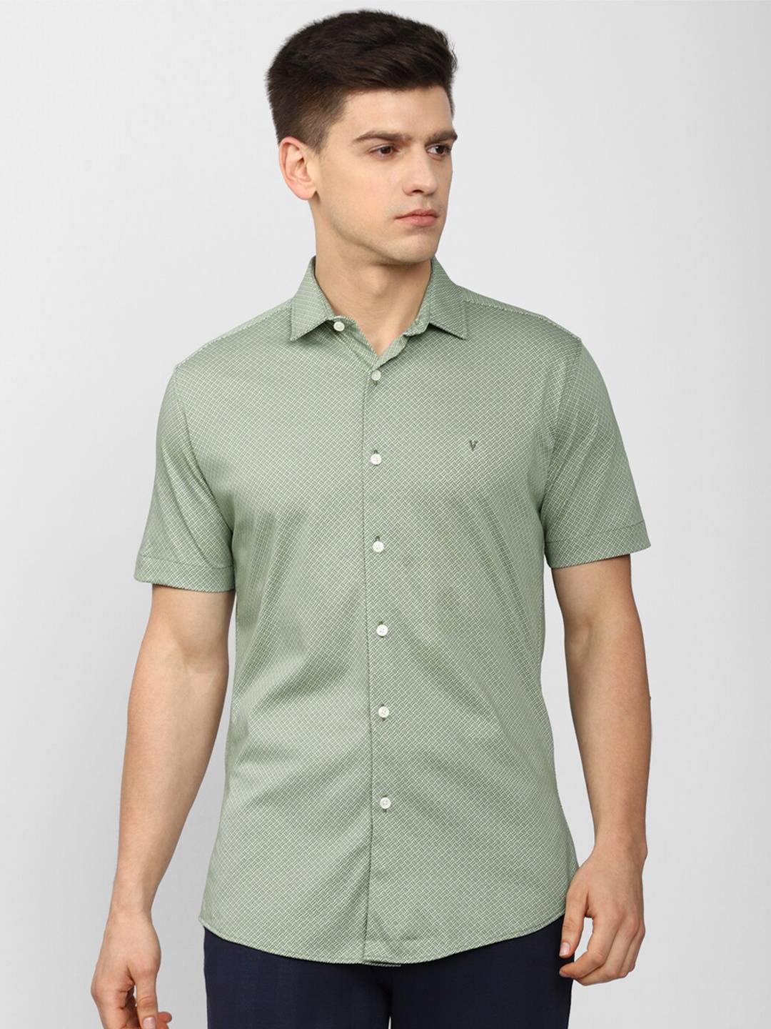 

Van Heusen Sport Men Green Slim Fit Casual Shirt