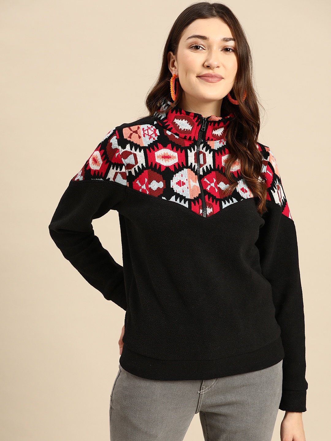 

Sangria Women Black & Fuchsia Printed Sweatshirt