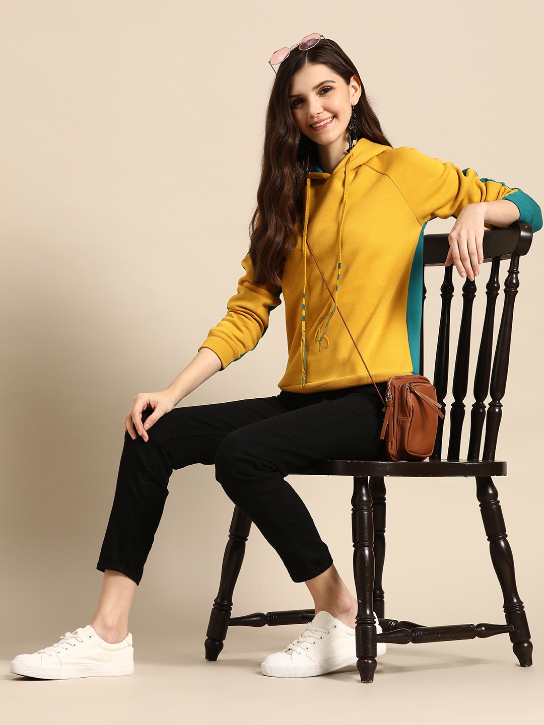 

Sangria Women Solid Hooded Sweatshirt, Mustard