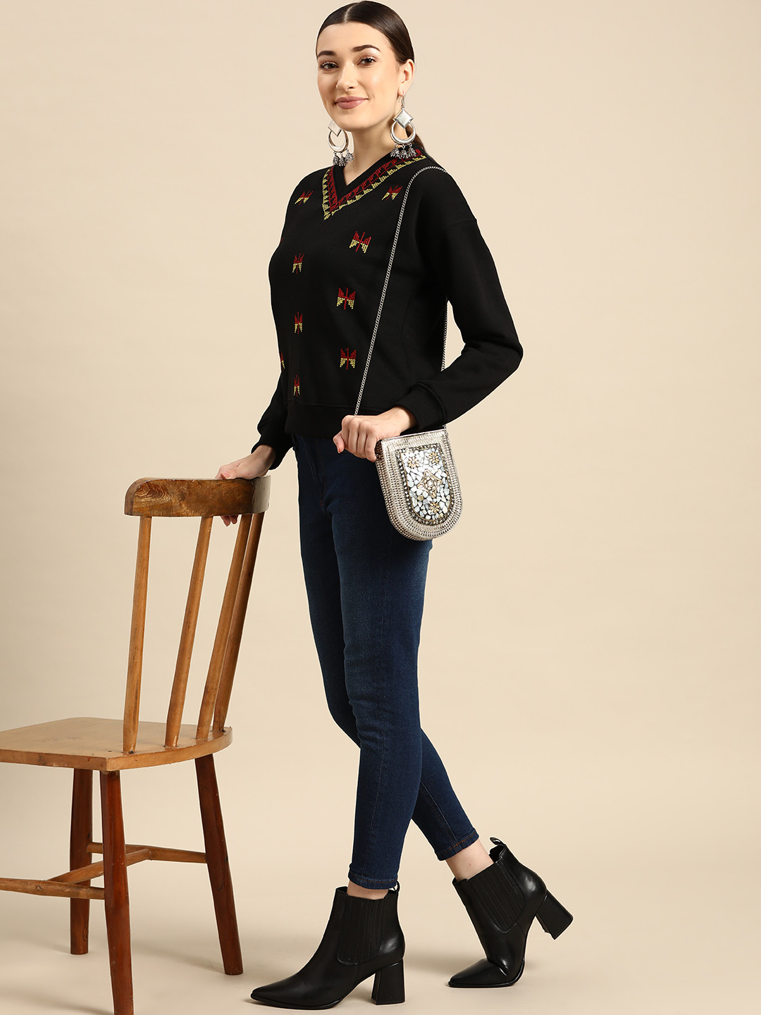 

Sangria Women Black & Red Embroidered Sweatshirt