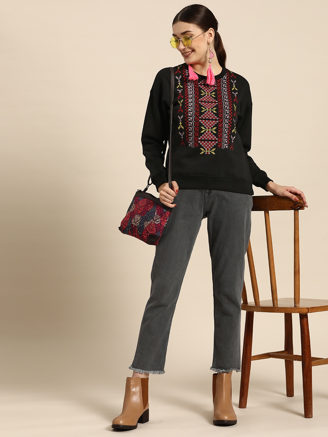 

Sangria Women Black & Red Geometric Embroidered Sweatshirt
