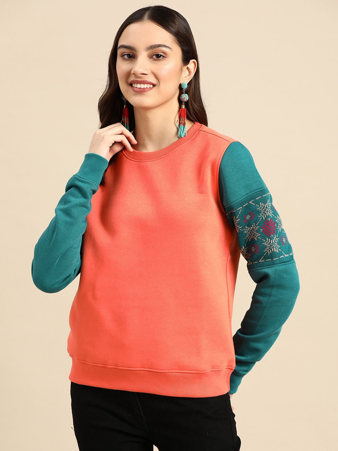 

Sangria Women Coral Pink Solid Knitted Sweatshirt