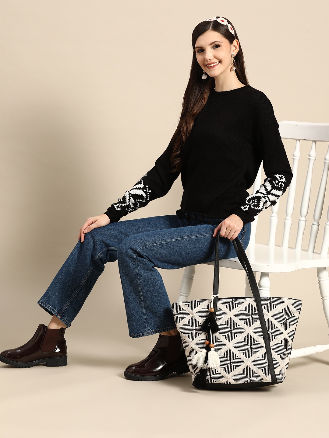 

Sangria Women Black Solid Pom-Pom Hem Pullover