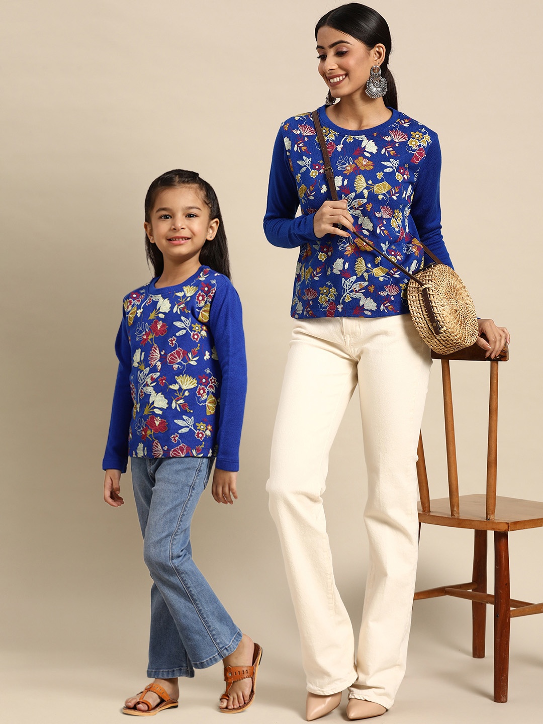 

Sangria Girls Blue & White Floral Printed Pullover