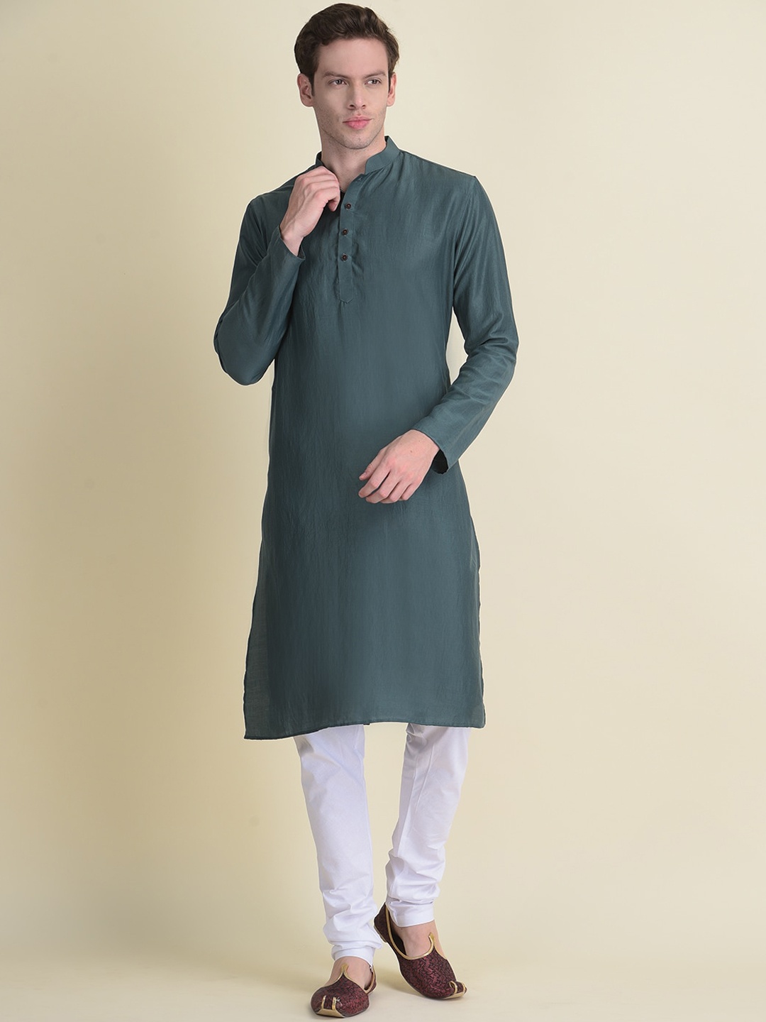 

NAMASKAR Men Green Rayon Solid Kurta