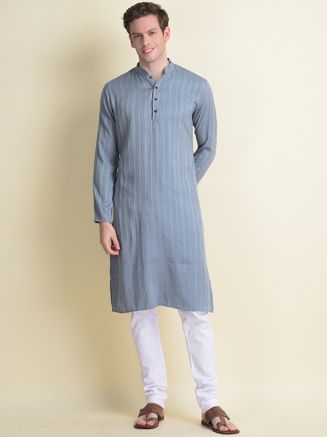 

NAMASKAR Men Grey Cotton Self Design Kurta