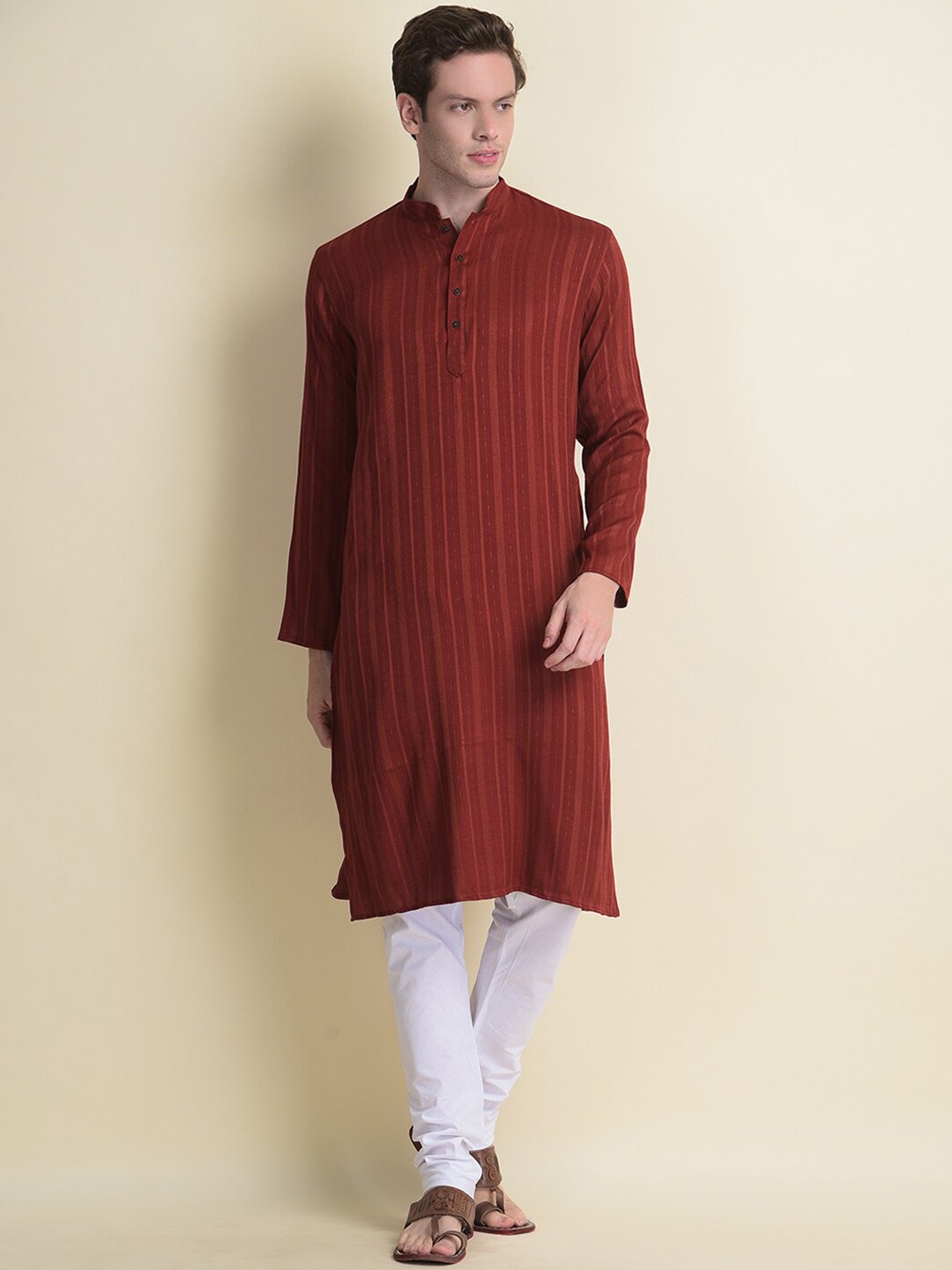 

NAMASKAR Men Maroon Cotton Self Design Kurta