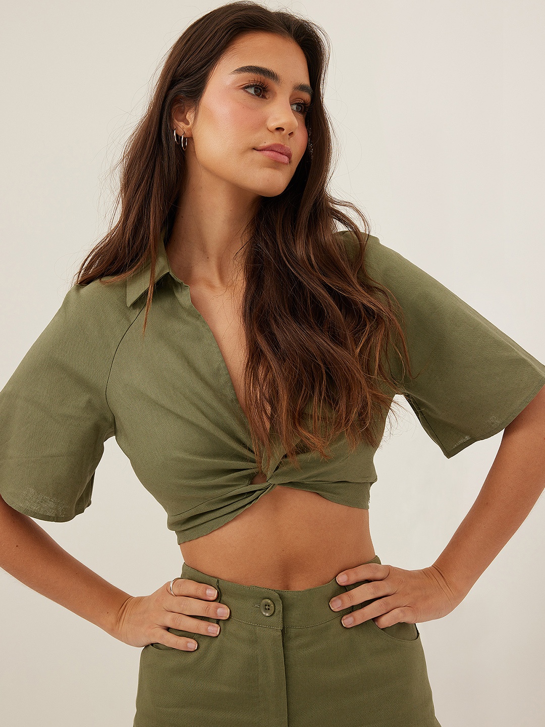 

NA-KD Women Olive Green Solid Twisted Crop Top