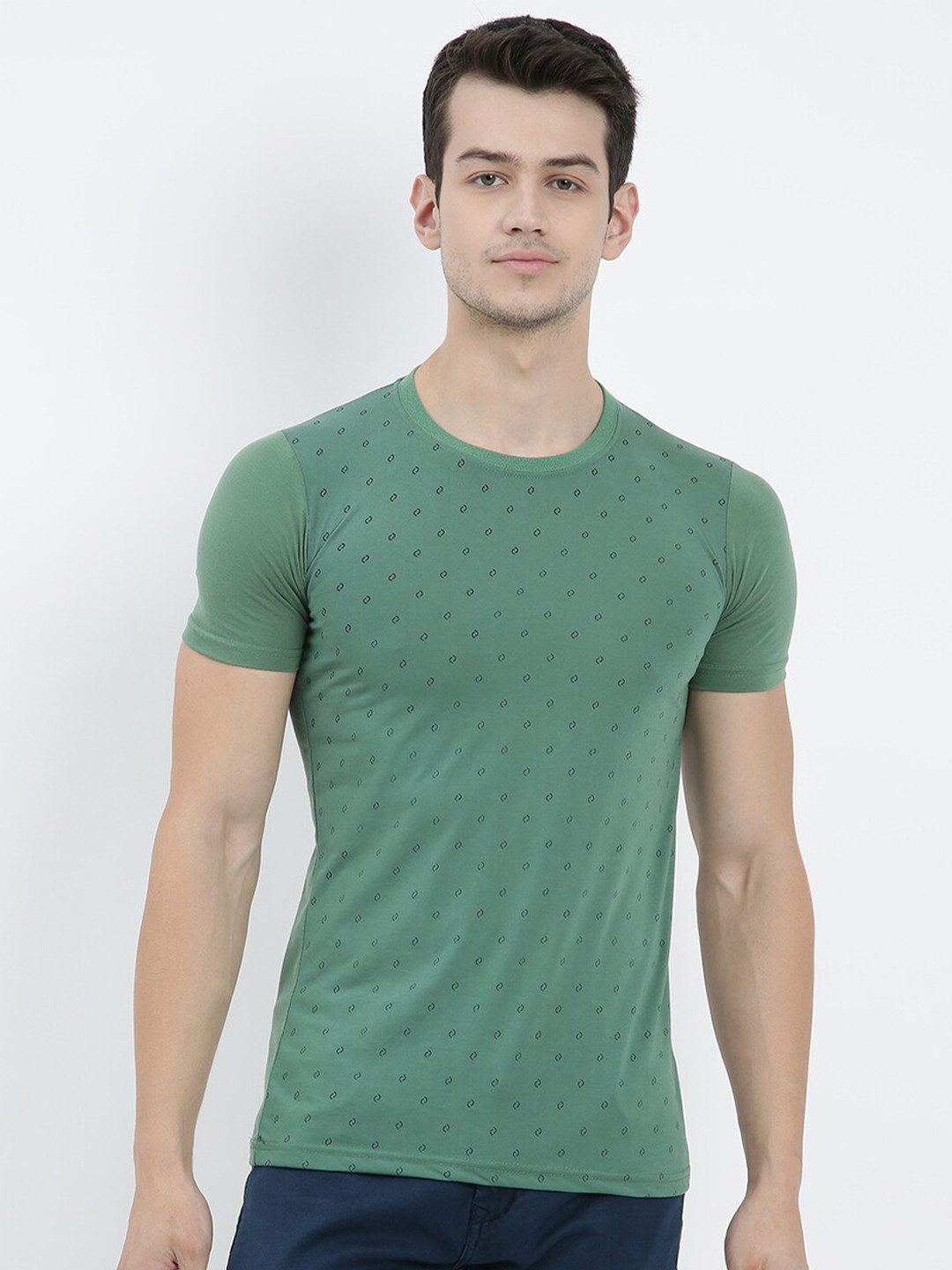 

V2 Value & Variety Men Green T-shirt