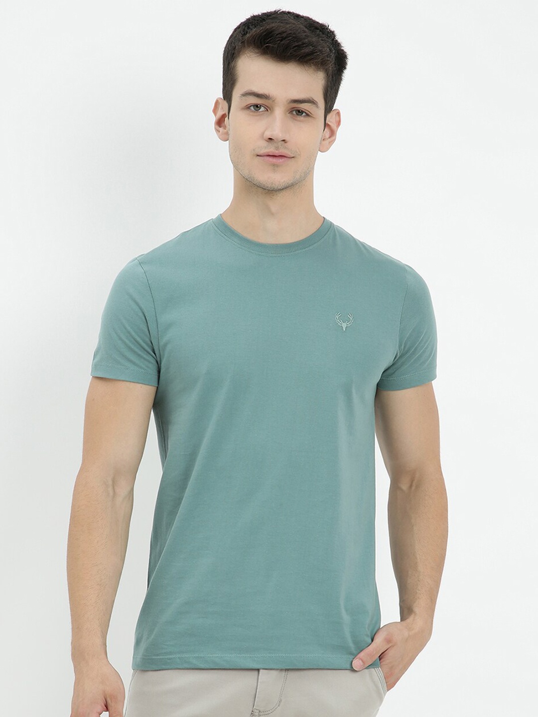 

V2 Value & Variety Men Green T-shirt