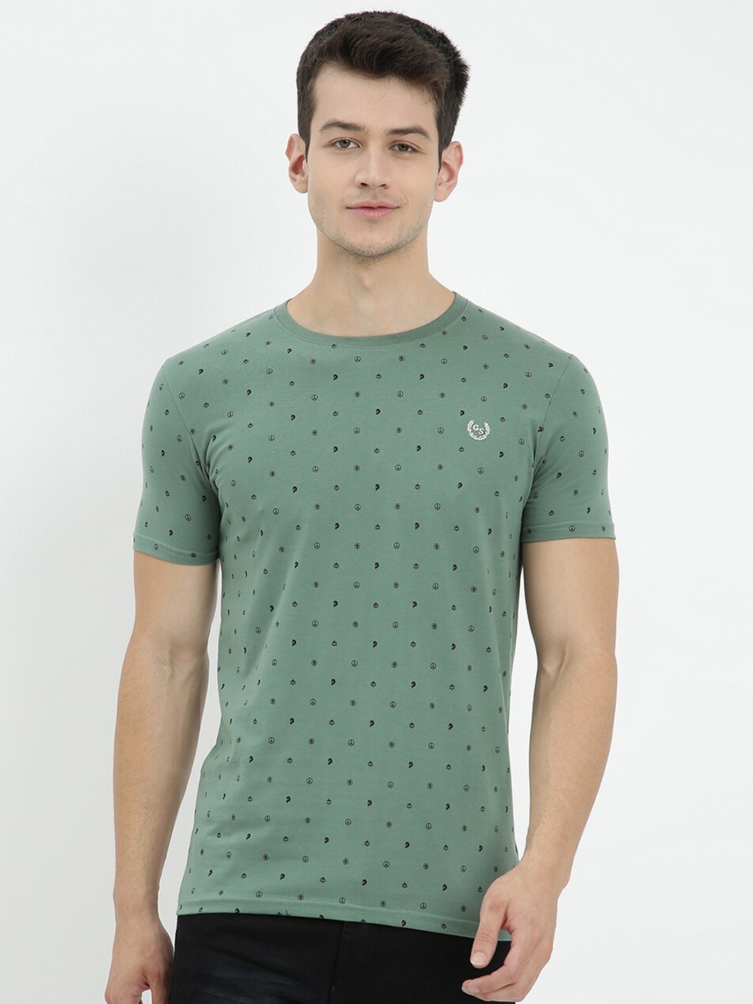 

V2 Value & Variety Men Green T-shirt